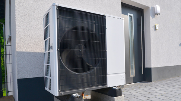 Wärmepumpe am Haus